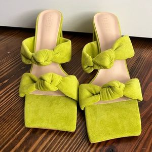 New, never worn Torgeis Flamingo Sandal size 10